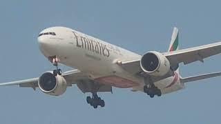 Emirates 777-300 Landing at ORD