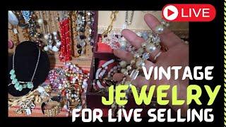 Finding Vintage Jewelry for Reselling Day in the Life District Marketplace Owner | Thrift with Me