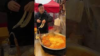 郑州街头的烩面 10元一份 满满都是料 分量感人 你们觉得值不值#打卡街边美食 #路边摊 #烩面 #抖音美食推荐官