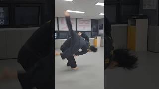 How to Wrist twisting combat #selfdefence
