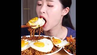 Black Bean Noodles, Fried eggs & Kimchi  #asmr #mukbang #satisfying #eatingsounds  @Fumeyamyam
