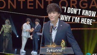 Sykkuno presenting “The Best Content ORG Award” to OfflineTV