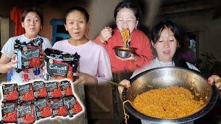 2x Spicy Current Noodles Fry eating With My sisters & Family बहिनी र परिवारहरु सँग पिरो चाउचाउ खाइयो