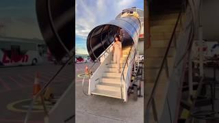 Oh Wao Amazing Flight walking on stair #flightattendant #tia #cabinecrew