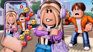 YOUTUBER Girlfriend BROKE UP With Him For SUBSCRIBERS! (A Roblox Movie)