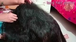 knee length long hair nitpicking by her mom