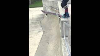 Kid eats crap at ab skate park