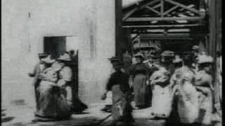 Lumiere 1895 La salida de los trabajadores de la fabrica/ lumiere Workers Leaving