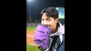 Jhope threw the first pitch at the KIA Tigers vs Samsung Lions game#bts #jhope