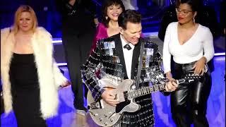 Nena & Alma onstage with Chris Isaak!