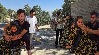 Nomadic Love Story: How a Husband Supports His Pregnant Wife