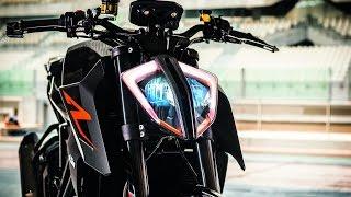 2017 KTM 1290 Super Duke R (The wheelie king!)