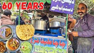 60 Years old Food Cart | Lahori Breakfast | Desi Murgh Nashta | Chacha Teefa #breakfast #streetfood