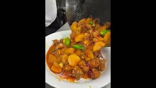 谁懂这盘新疆大盘鸡有多好吃！ #新疆美食 #大盘鸡 #烤包子 #饭搭子