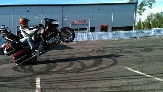 Janne Uskali show how to wheelie 420kg Honda Gold Wing