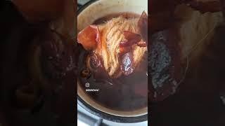 Спряла немного шерсти - решила покрасить.Благо, лук всегда есть под рукой) #ткачество #прядение