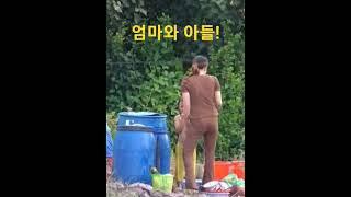 도시외곽에서 본 아들 목욕시켜주는 엄마! #shorts #views #vietnam #road #shower #mother #son #호치민 #외곽 #야외 #목욕 #엄마 #아들