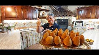 Arancini o Arancine di riso al ragù.@intavernaconlucia