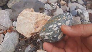 Searching for precious stones by the river | How to find riverside gems stone