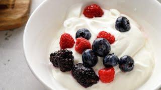 Easy Keto Yogurt Berry Bowl [Simple Low-Carb Breakfast]