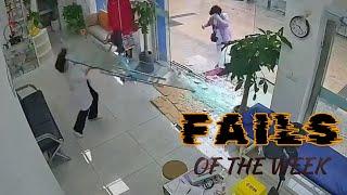 FAILS OF the WEEK !!FUNNY peoples, FAILS and Amazing stunts Total Idiots at WORK 