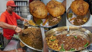 Meerut के दाल वाले Bomb Size Chole Bhature || Meerut Street Food