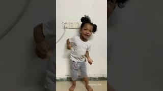 london bridge is falling down - Cute baby singing | yangyang diary |可爱宝宝唱歌|伦敦大桥垮下来 #shorts