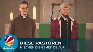 Mit Tattoos und Skateboards: Diese Pastoren mischen ihre Kirchengemeinde in Bremerhaven auf