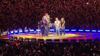 Coldplay play Taylor Swift song as  tribute to Vienna fans (Love Story with Maggie Rogers)