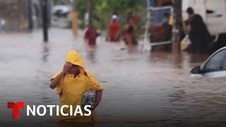 "Estamos en pánico": Acapulco aún no se levanta de Otis y ahora la azota John | Noticias Telemundo