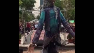 Iran dance with huge doll