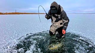 FIRST ICE  Shallow Water Fishing (Hand-to-Hand Combat)