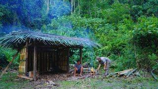 Solo Bushcaft: Build a new house for the old man who lives alone in the forest.