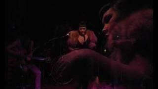 Kira Puru & the Bruise : "Dangerous"