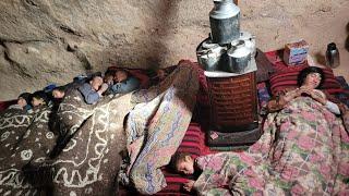 Winter Morning in a Mountain Cave: A Village Family’s Daily Routine ️| Simple Life in the Mountain