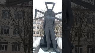 Новочеркасск.Памятник У Кадетского Корпуса