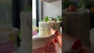 Let’s surprise my friend with a birthday cake