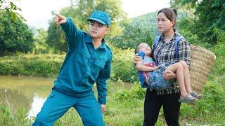 Single mother and kind police officer help lost boy and harvest wild banana leaves to sell