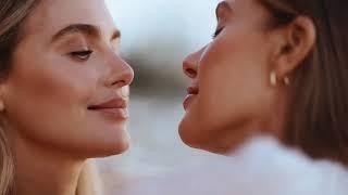 The Golden Kiss - Lesbians Kissing Video