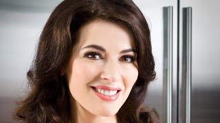 13 Sexy Photos of Nigella Lawson