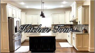 Undecorated Kitchen Tour | New Home Kitchen Tour