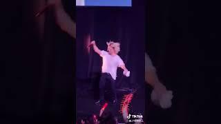 sign language interpreter at iKON tour concert in LA #shorts #아이콘 #ikonic