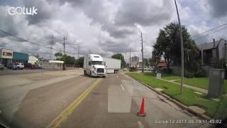 Trucker backs in his trailer like a boss!