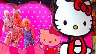Приключения в парке Хеллоу кити Красивый детский парк Китти фигурками каруселями и детскими горками