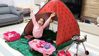 캠핑이 너무 가고 싶어요!! 서은이의 집에서 캠핑 수박 텐트 딸기 체험 이야기 Camping at Home