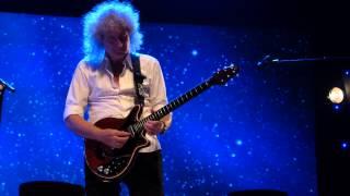 Brian May & Kerry Ellis - "'Last Horizon" (Guitar solo) La Cigale, France 08/07/2013