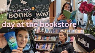 spend a rainy day at the bookstore with me️️