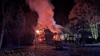 Wohnhaus in Vollbrand - 100 Einsatzkräfte bekämpfen in Lienen die Flammen