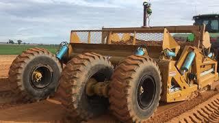 TOOMEY 4500C Scraper grading off in soft sand.