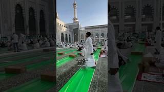 Omani citizen spread happiness in the holy mosque with Omani halwa ️ #oman #ramadan #fyp #shorts